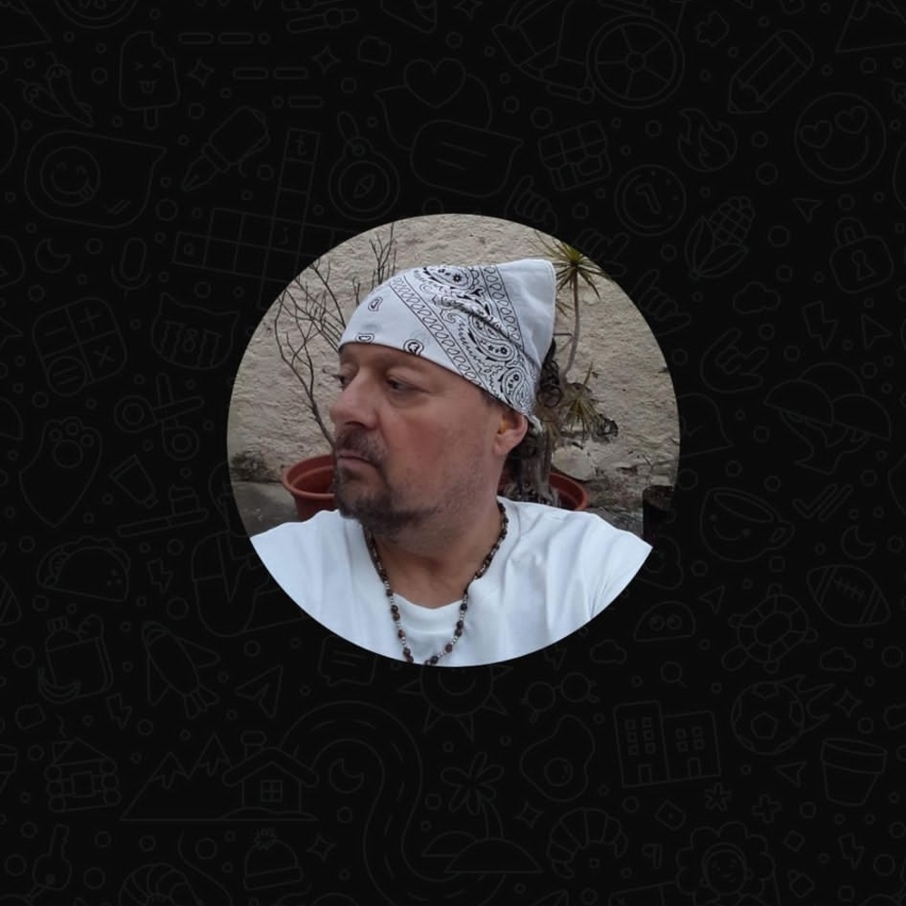 DUDE IN Classic White Bandana with Black Paisley